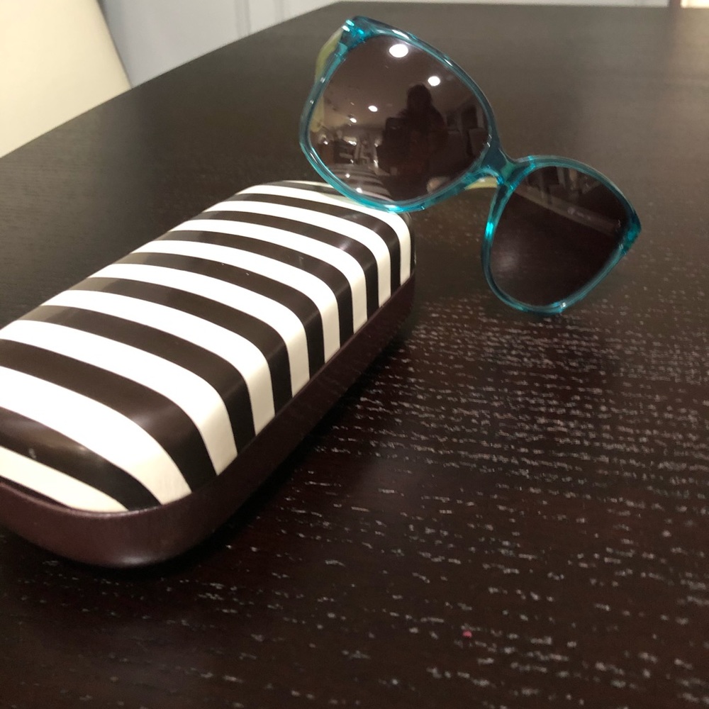 Henri Bendel sunglasses 💖😎